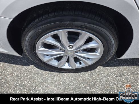 Used 2019 Chevrolet Malibu LT w/ Leather Package FWD image 12
