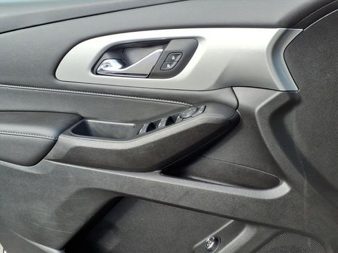 Used 2022 Chevrolet Traverse LT image 16