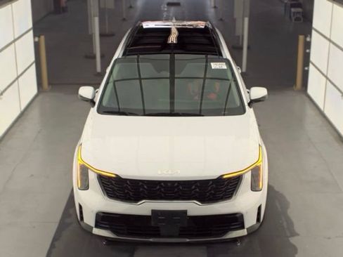 Certified 2025 Kia Sorento SX FWD image 2