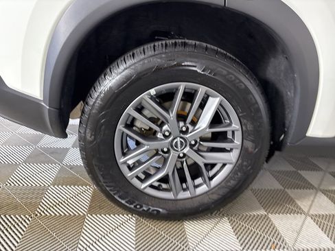 Used 2023 Nissan Rogue S image 30