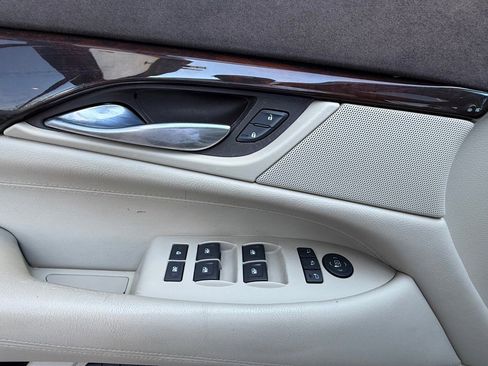 Used 2015 Cadillac Escalade Luxury image 30