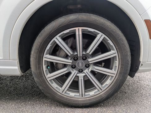 Used 2018 Audi Q7 3.0T Prestige w/ Prestige Package image 30