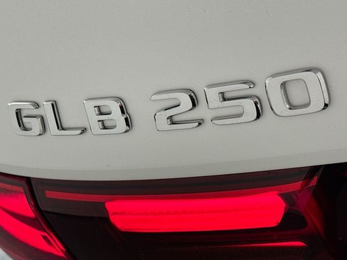New 2026 Mercedes-Benz GLB 250 4MATIC image 8