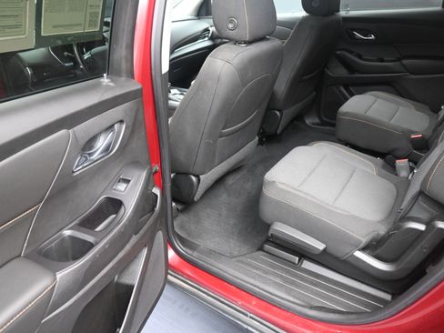 Used 2018 Chevrolet Traverse LT image 17