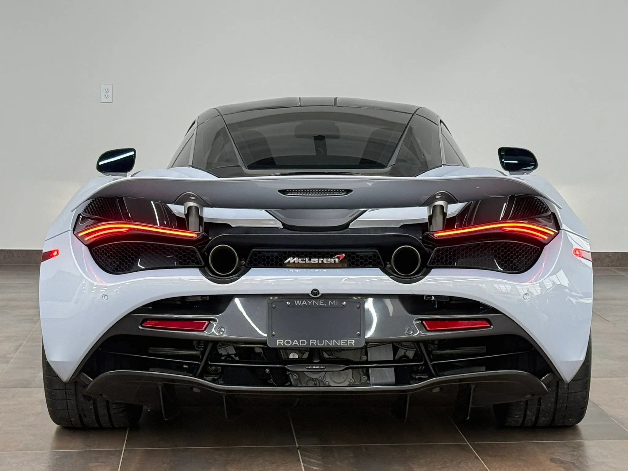 Used 2018 McLaren 720S RWD image 9