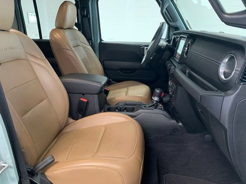 Used 2023 Jeep Wrangler Unlimited Sahara w/ Cold Weather Group AWD/4WD image 9