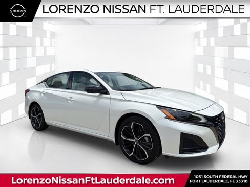 Certified 2025 Nissan Altima 2.5 SR w/ SR Premium Package FWD image 1