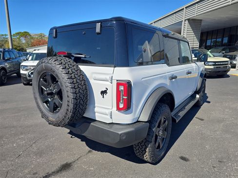 New 2025 Ford Bronco Outer Banks w/ Black Appearance Package image 4
