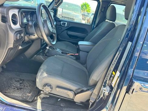 Used 2025 Jeep Gladiator Sport AWD/4WD image 11