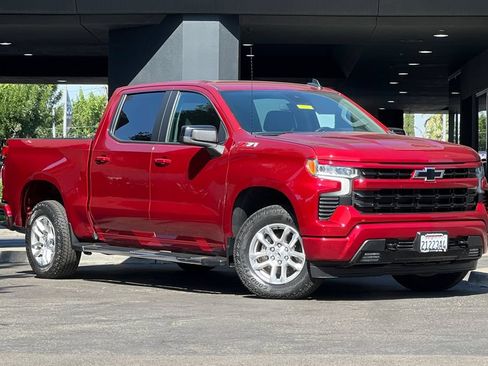 Used 2024 Chevrolet Silverado 1500 RST w/ Z71 Off-Road Package AWD/4WD image 2