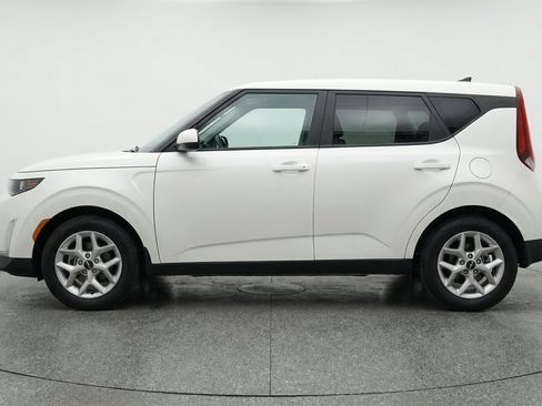 Used 2025 Kia Soul LX w/ LX Technology Package FWD image 5