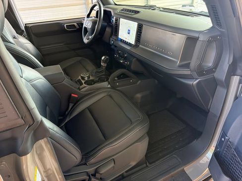 Used 2025 Ford Bronco Badlands w/ Sasquatch Package AWD/4WD image 27