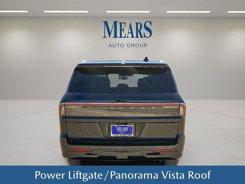 Used 2025 Lincoln Navigator Reserve AWD/4WD image 5