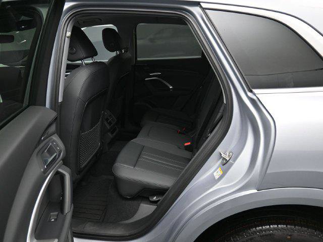 Used 2025 Audi Q5 Premium Plus AWD/4WD image 11