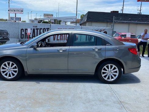 Used 2012 Chrysler 200 Touring FWD image 7