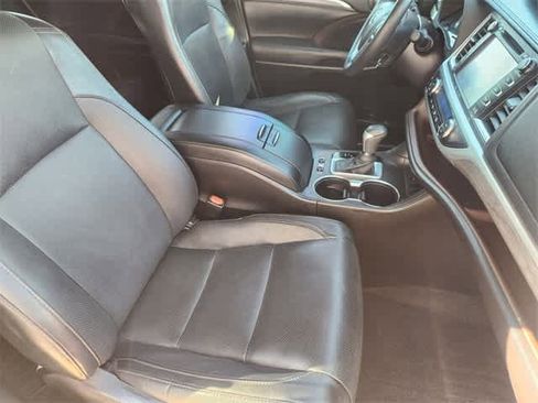 Used 2017 Toyota Highlander Limited Platinum image 14