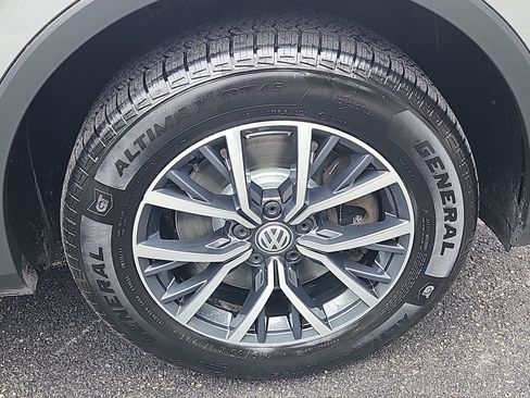 Used 2020 Volkswagen Tiguan SE AWD/4WD image 27