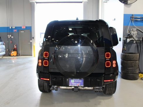 Used 2025 Land Rover Defender 110 X-Dynamic SE image 43