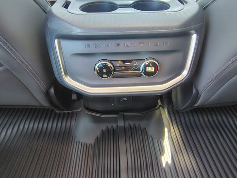 New 2026 Ford Expedition Active AWD/4WD image 30