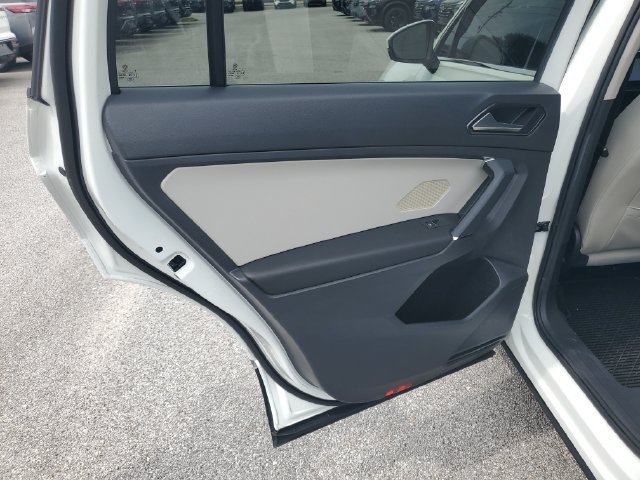Used 2018 Volkswagen Tiguan SEL Premium AWD/4WD image 34
