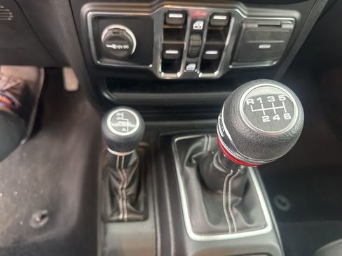 Used 2022 Jeep Wrangler Unlimited Sahara w/ Cold Weather Group image 18