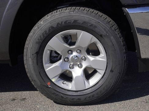 New 2026 RAM 1500 4x4 Crew Cab image 10