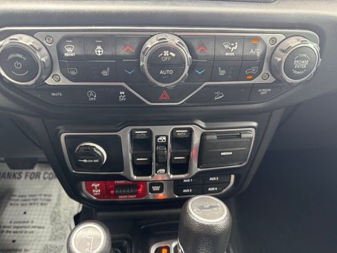 Used 2019 Jeep Wrangler Unlimited Rubicon w/ Cold Weather Group image 18