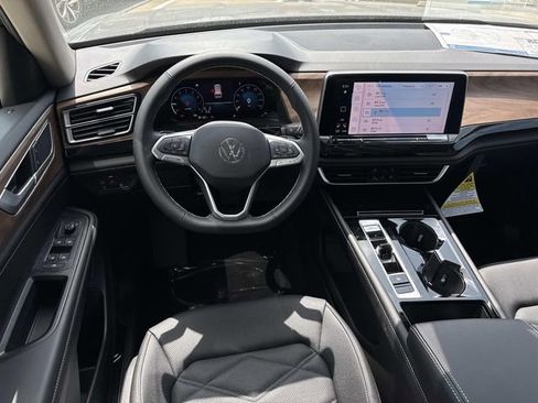 New 2026 Volkswagen Atlas SE FWD image 8