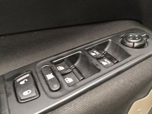 Used 2015 Jeep Renegade Latitude w/ Popular Equipment Group AWD/4WD image 27