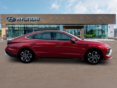 Used 2025 Hyundai Sonata SEL FWD image 28