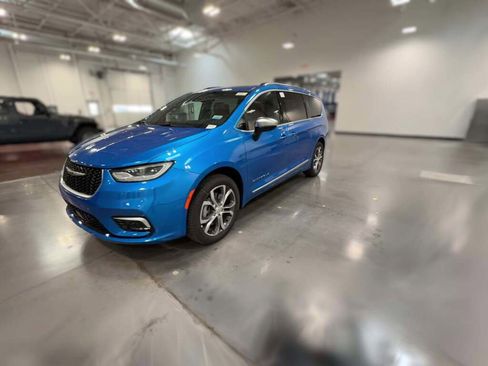 New 2026 Chrysler Pacifica Pinnacle image 4