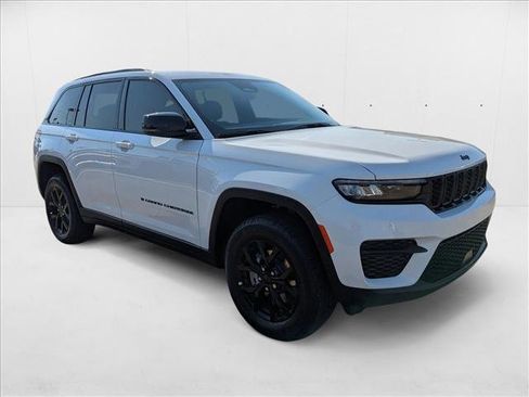 New 2025 Jeep Grand Cherokee Altitude image 7