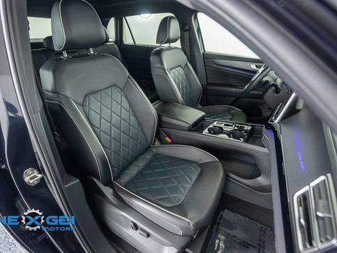Used 2024 Volkswagen Atlas Cross Sport SEL Premium R-Line AWD/4WD image 44