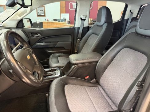 Used 2018 Chevrolet Colorado Z71 AWD/4WD image 9