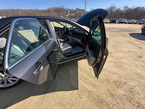 Used 2014 Toyota Camry XLE image 12