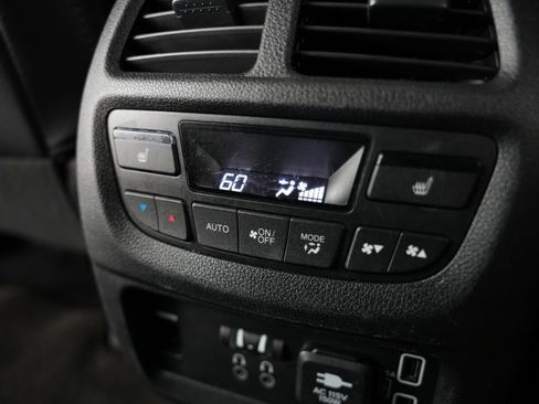 Used 2020 Honda Pilot Touring image 40