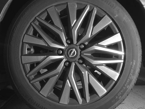 Used 2025 Nissan Altima 2.5 SV FWD image 14