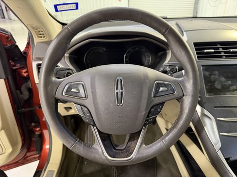 Used 2014 Lincoln MKZ image 16
