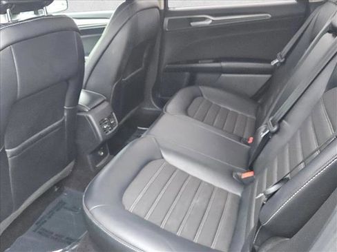Used 2017 Ford Fusion SE w/ Equipment Group 201A image 17