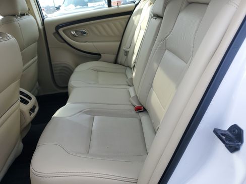 Used 2018 Ford Taurus Limited image 9