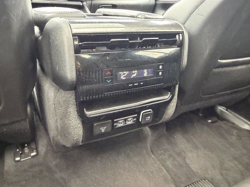 Used 2023 Jeep Wagoneer 4WD w/ Premium Group I image 9