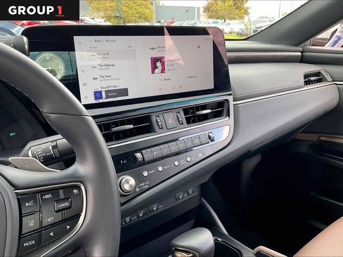 Used 2025 Lexus ES 350 w/ Premium Package image 5