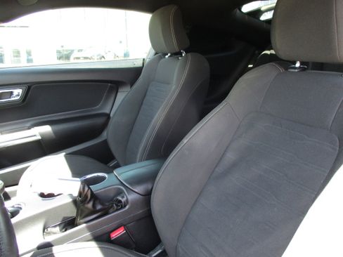 Used 2017 Ford Mustang GT w/ GT Performance Package RWD image 28