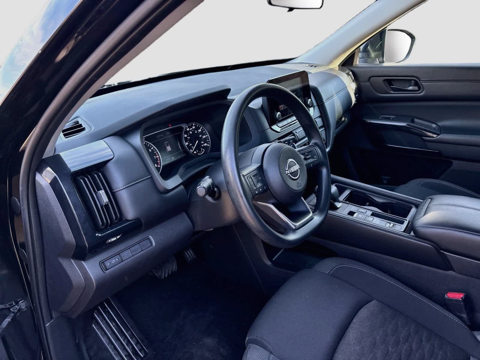 Used 2023 Nissan Pathfinder S FWD image 9