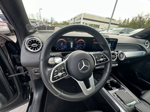 Used 2021 Mercedes-Benz GLB 250 4MATIC image 30