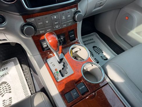 Used 2013 Toyota Highlander Limited FWD image 19