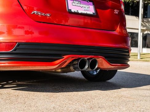 Used 2018 Ford Focus ST w/ Equipment Group 401A image 30