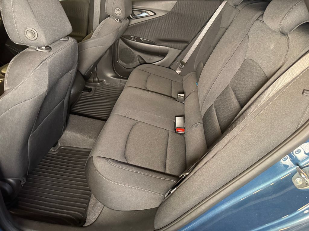 Used 2025 Chevrolet Malibu LS FWD image 21