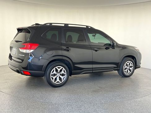 Used 2024 Subaru Forester Premium AWD/4WD image 3