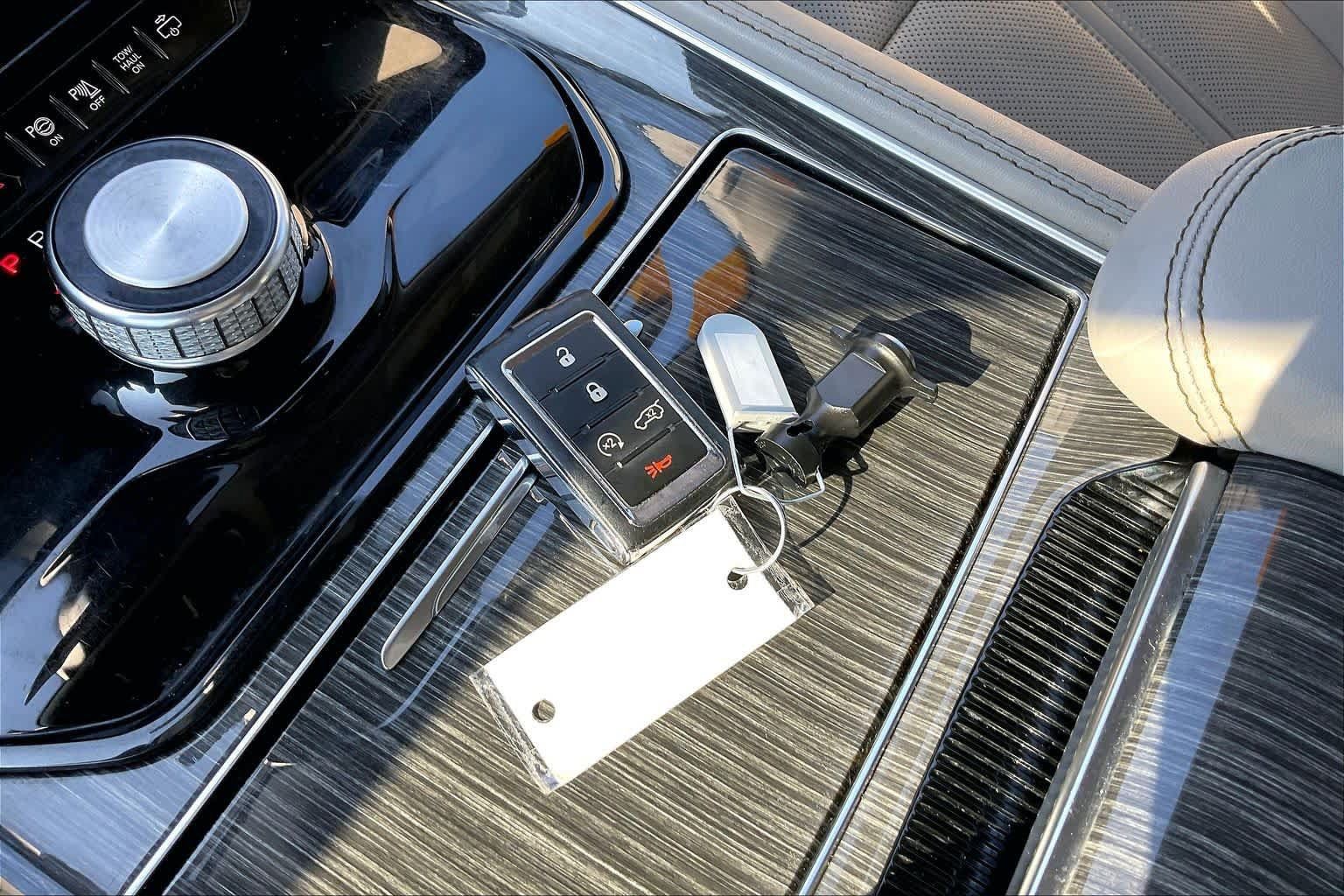 Used 2022 Jeep Wagoneer Series III w/ Convenience Group I RWD image 11